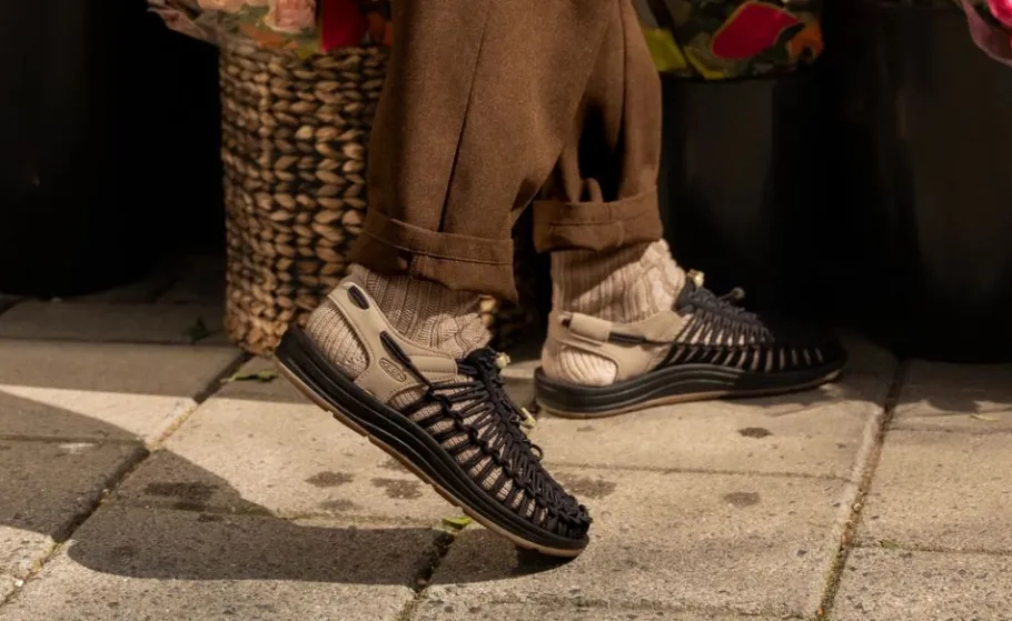 Men KEEN Sandals<Men'S Uneek Sneaker | Naval Academy/Dark Earth